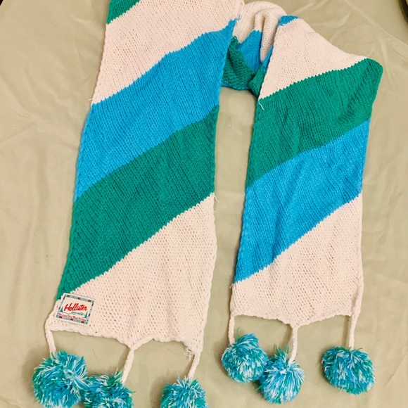 Hollister Super warm and comfy scarf! - Picture 3 of 5